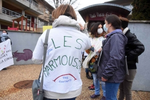 Plusieurs crèches manifestent à Yssingeaux, inquiètes de la réforme des modes d&#039;accueil (vidéo)