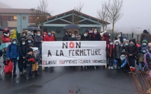 Saint-Just-Malmont : face au risque de fermeture de classe, les parents de La Communale bloquent l&#039;école