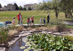 Des écoliers de Saint-Pal-de-Mons se détendent au Jardin Mirandou