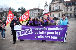 Journée des droits des femmes : un flashmob et une place renommée au Puy-en-Velay (vidéo)
