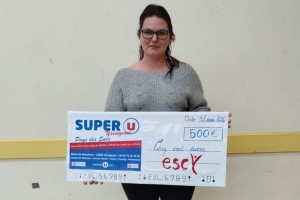 Amandine Vérots gagnante de la deuxième partie 500€ à Super u