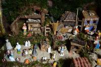 Une crèche et ses 600 santons à découvrir au Chambon-sur-Lignon (vidéo)