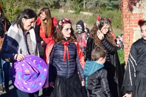 Retournac : 200 enfants au défilé costumé pour Halloween