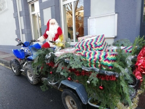 Saint-Didier-en-Velay : le Père Noël apporte le goûter... en quad