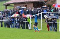 500 spectateurs ont assisté au match sous la pluie.