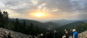 Saint-Julien-Molhesabate : une centaine de participants au lever de soleil au sommet