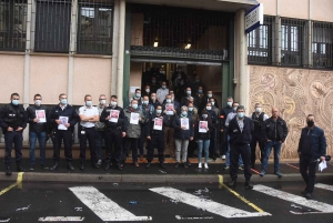 Puy-en-Velay : les policiers du commissariat jettent leurs menottes (vidéo)