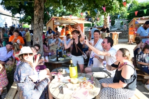« Saint-Julien fête le vin » : entre 650 et 700 épicuriens dans la cour des Copains