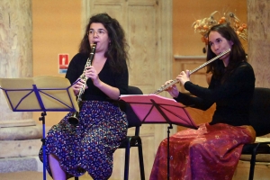 Elsa Loubaton à la clarinette et Chloé Franceries à la flûte