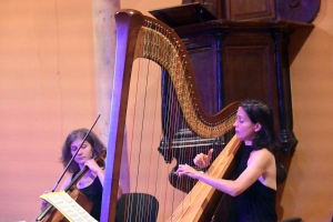 Lise Péchenart au violoncelle et Nathalie Cornevin à la harpe