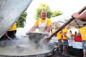 Yssingeaux : 860 soupes aux choux servies par Montchaud Jeunesse