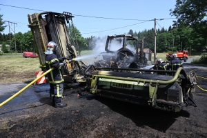 Tence : un tracteur et une faucheuse détruits dans un incendie
