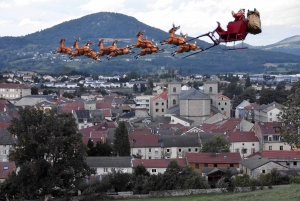 Insolite : un arrêté municipal autorise le survol du Père Noël à Yssingeaux
