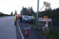 Sainte-Sigolène : la voiture s&#039;enroule contre le lampadaire