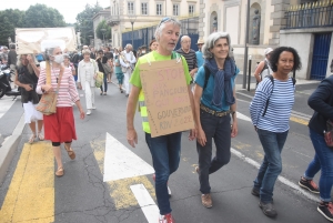 Les opposants au pass sanitaire persistent et signent au Puy-en-Velay