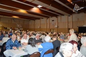Saint-Just-Malmont : 240 seniors se retrouvent au gymnase pour un grand banquet