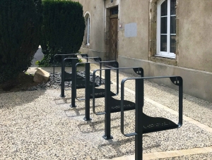 Yssingeaux : les premiers attaches vélos sont installés en ville