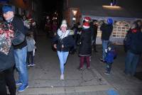 Saint-Ferréol-d&#039;Auroure : un marché de Noël conclu par une course du Père Noël