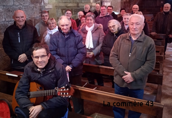 Paul Roy accompagne la messe de sa guitare Crédit DR|Saint-Paul-de-Tartas dimanche 4 décembre Crédit DR||