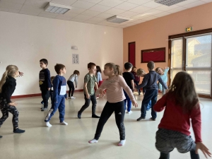Saint-Maurice de Lignon : les CP de l’école publique dansent à l’école (vidéo)