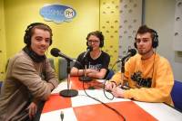 Benjamin Tardy et Eliott Dalbera avec Aurélie Poinas qui anime une émission sur la musique electro