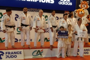 Les judokas de Chadrac avec les champions
