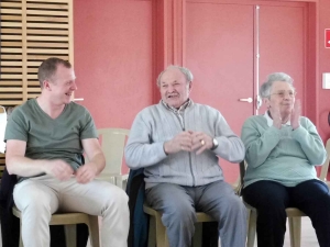 Sainte-Sigolène : le yoga du rire, la thérapie du bonheur à la maison de retraite