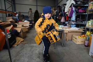 Le Mazet-Saint-Voy : tous les dons pour les Ukrainiens triés et stockés