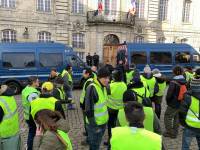 Gilets jaunes : une manifestation en cours au Puy-en-Velay