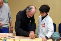 Monistrol-sur-Loire : des enfants apprennent les rudiments du travail du bois