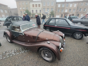 Saint-Didier-en-Velay : les voitures anciennes brillent sous la pluie