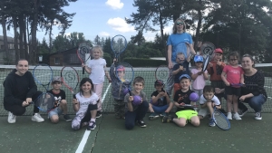 Saint-Agrève : les écoliers initiés au tennis