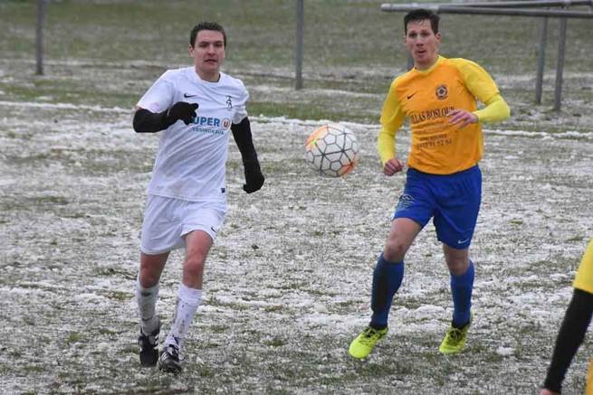 Le match aller s&#039;était joué après une averse de neige le 31 mars||