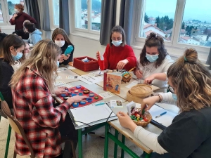 Yssingeaux : des ateliers ludiques pour comprendre la méthode Montessori au lycée Eugénie-Joubert
