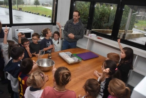Le Pertuis : les écoliers apprennent à cuisiner avec le chef Rémy Michelas