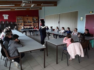 Yssingeaux : les écoliers apprennent la position latérale de sécurité