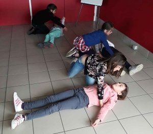 Yssingeaux : les écoliers apprennent la position latérale de sécurité