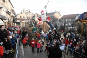 Chambon-sur-Lignon : la tyrolienne et le carrousel animent le village