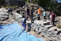 Yssingeaux : le chantier jeunes permet d&#039;enrichir les connaissances sur les ruines de Saussac