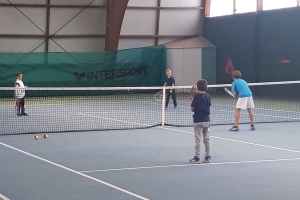 Yssingeaux : douze enfants au plateau balle verte de tennis