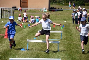 Saint-Etienne-Lardeyrol : trois écoles participent à des activités athlétiques