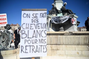 Réforme des retraites : un défilé de slogans au Puy-en-Velay (vidéo)