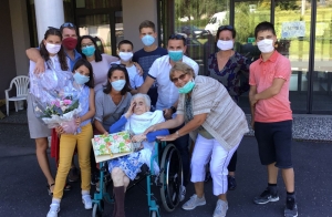 Eva Blanc fêtée  pour ses 100 ans à la maison de retraite de Tence