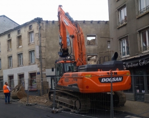 Yssingeaux : la démolition de l&#039;Hôtel du Nord a commencé