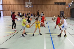 Retournac : 54 jeunes basketteurs de Haute-Loire en stage au gymnase
