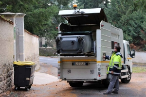 Marches du Velay-Rochebaron : une grande machine à laver pour les poubelles