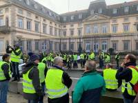 Gilets jaunes : un rassemblement sur le Breuil au Puy, Laurent Wauquiez se mêle aux manifestants