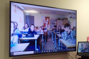 Insolite : à Saint-Maurice-de-Lignon, à cause du coronavirus, les écoliers et les aînés échangent... par Skype