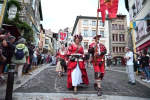 Au Puy-en-Velay, les fêtes du Roi de l&#039;Oiseau sont lancées pour quatre jours (vidéo)