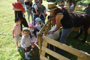 Monistrol-sur-Loire : le pôle petite enfance accueille une mini-ferme